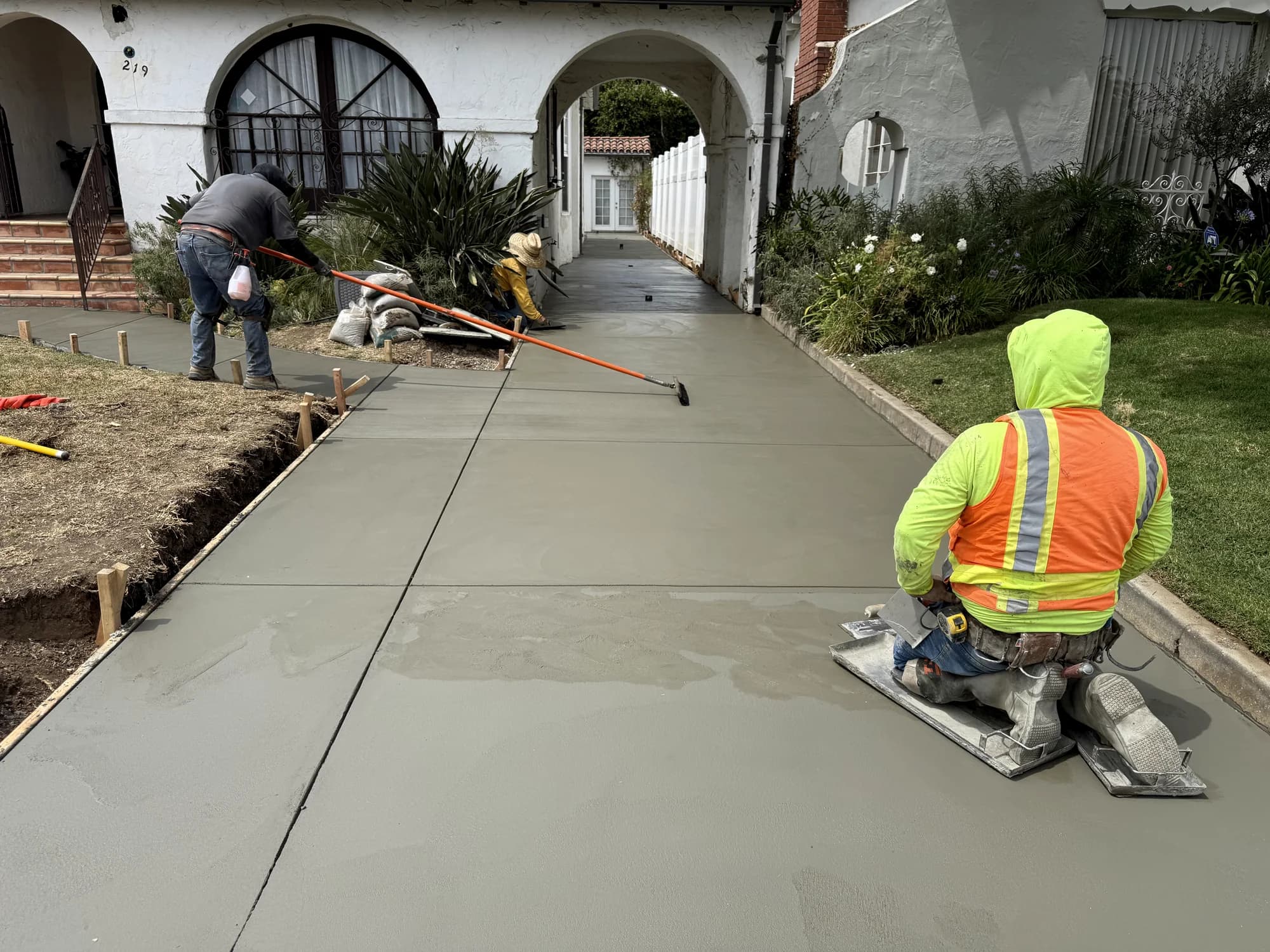 Power-floating a finished slab